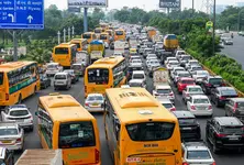 Mumbai Ahmedabad highway gridlock Students on school picnic stranded overnight