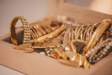 Jewellery cash amounting to rs 15 lakh stolen from New Naroda house