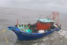 14 fishermen from West Bengal held in Bangladesh after their trawler crosses maritime border