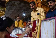 Gold prices slip over ₹3,000 per 10 grams as global sentiment turns weak