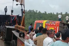 Bus carrying pilgrims for Narmada Parikrama overturns in MP, 1 dead