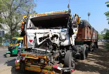 Trailer rams into bus after sudden braking near Vaishnodevi underpass, truck driver injured