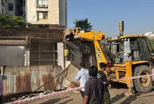 16 encroached shops demolished in Ahmedabad’s Ambawadi market after 17 years