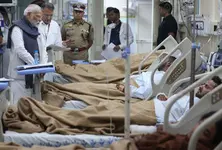 PM Modi meets survivors of Delhi blast at LNJP Hospital