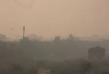 Ahmedabad chokes as AQI crosses 200, pollution equals smoking 3 cigarettes a day