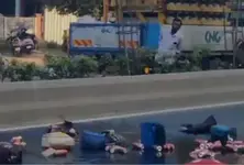 It's raining beer cans on Ahmedabad road! Two women held for doing so at police