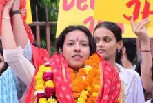 Delhi University bars DUSU joint secy Deepika Jha for 2 months over alleged assault on professor