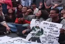 Air pollution protest turns controversial as demonstrators display Hidma posters