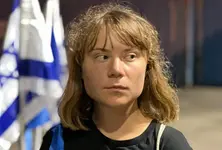 Greta Thunberg banned from Venice after dyeing canal green