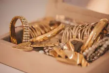 Ahmedabad Crime Branch nabs juvenile with jewellery worth ₹1 lakh stolen from Maninagar home