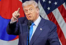 Trump declares Venezuela airspace closed after threatening land action