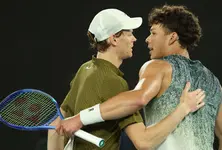 Aus Open: Sinner beats Shelton to book SF date with Djokovic