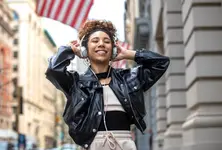 With celebrities are leading the way, wired headphones are cool again