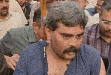 Notorious Chirag Goti attacked by mob during scene reconstruction in Surat