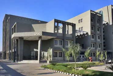 Gujarat HC quashes GPSC result for Asst Prof post, prioritises basic branch degree over merit