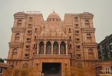 Two college students found dead on Swaminarayan temple premises in Surat