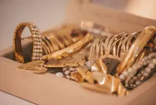 Trader alleges gold jewellery weighing 19 tolas stolen from Sardarnagar home