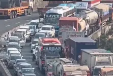 5-km long jam at Mumbai-Pune Expressway amid long weekend rush