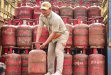 27 gas cylinders stolen from delivery tempo in Mumbai, probe on