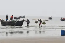 After 10 suspected hashish packets, BSF now finds Pakistani fishing boat on Kutch coast
