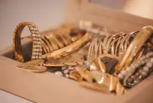 Jeweller booked for alleged ₹55 lakh fraud after fleeing with pledged gold, silver ornaments
