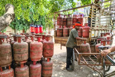Govt cuts subsidised LPG refills under Ujjwala Yojana to 4 annually amid rising global prices