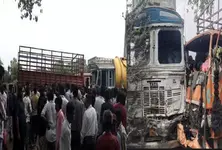 One dead, over 30 injured in mini truck-tanker collision near Vadodara