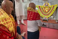 Anupam Kher pays visit to 300-yr-old Hanuman temple in Ahmedabad