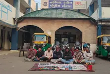 SMC gambling raid in Nadiad nets 19 accused with cash, assets worth ₹5 lakh