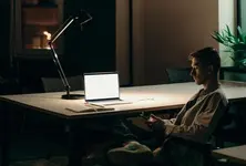 Late sleepers face higher heart disease risk, UK study finds