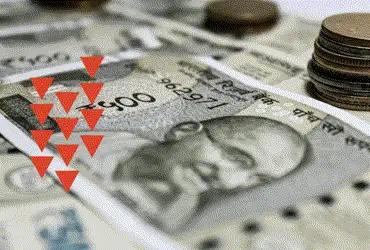 Rupee hits record low against US dollar amid oil price surge, global tensions