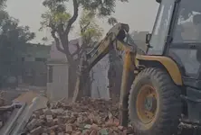 1,000 homes face demolition over road project in Chandlodiya, residents protest