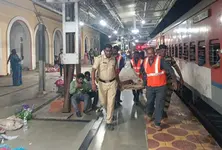 Two pregnant women give birth to newborns safely aboard moving trains in separate incidents