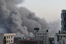 US launches fresh strikes on Iran, Trump warns of stronger military action